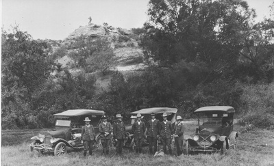 Border Patrol USBP Miscellaneous Historical history old 1920 inspectors pose in front of cars